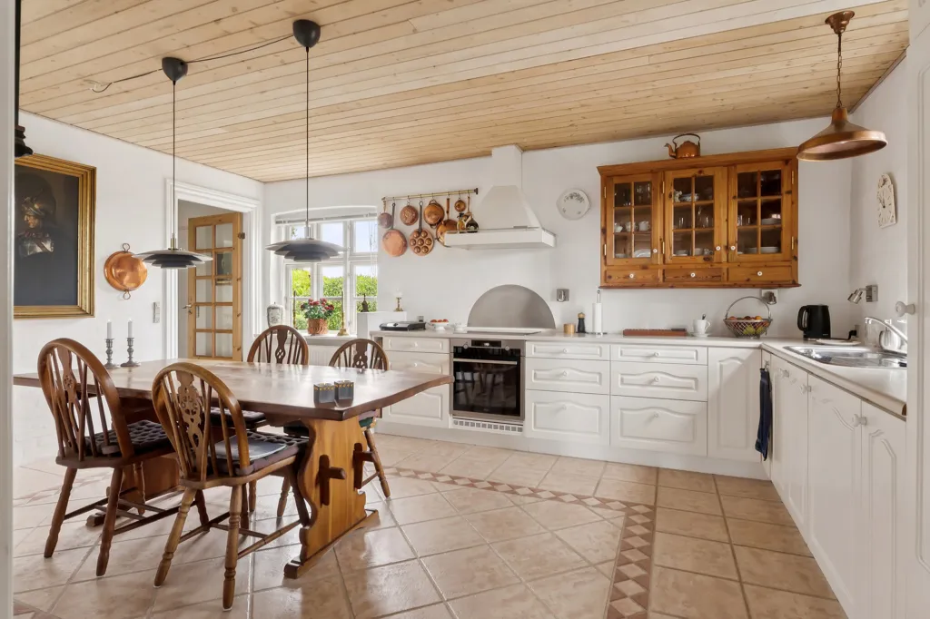 Kitchen - 1912 Villa with Water View in Kalundborg