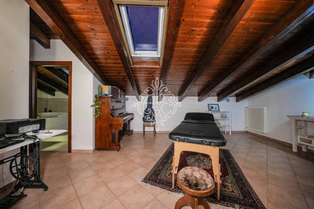 Pièces - Bifamiliar Villa with Garden in Ravenna