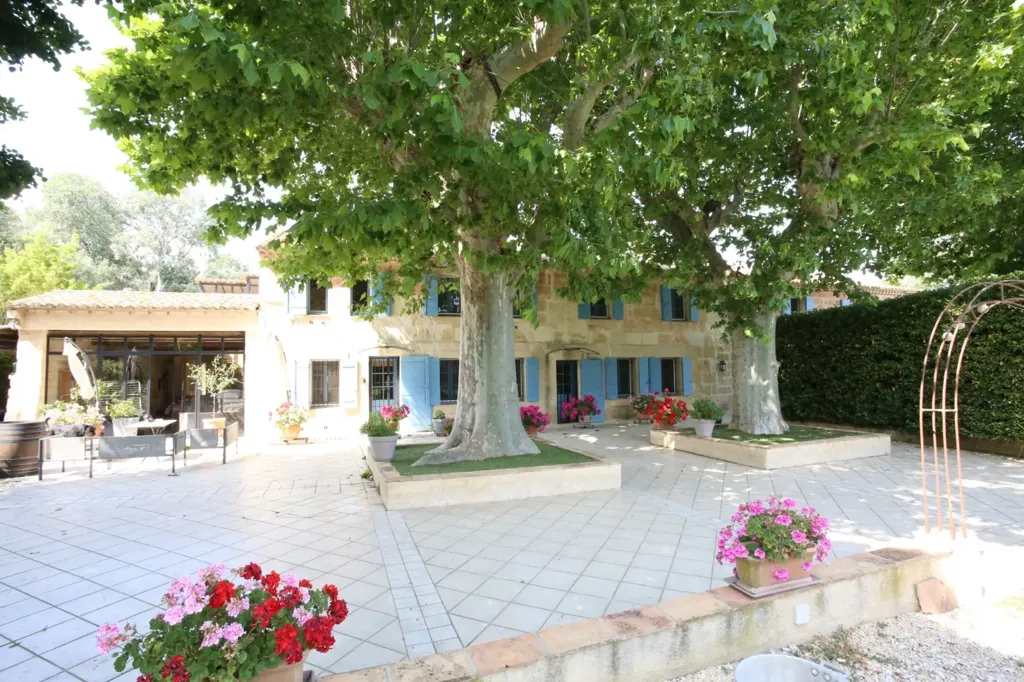 Aed - Luxury House with Pool in Nîmes, Occitanie