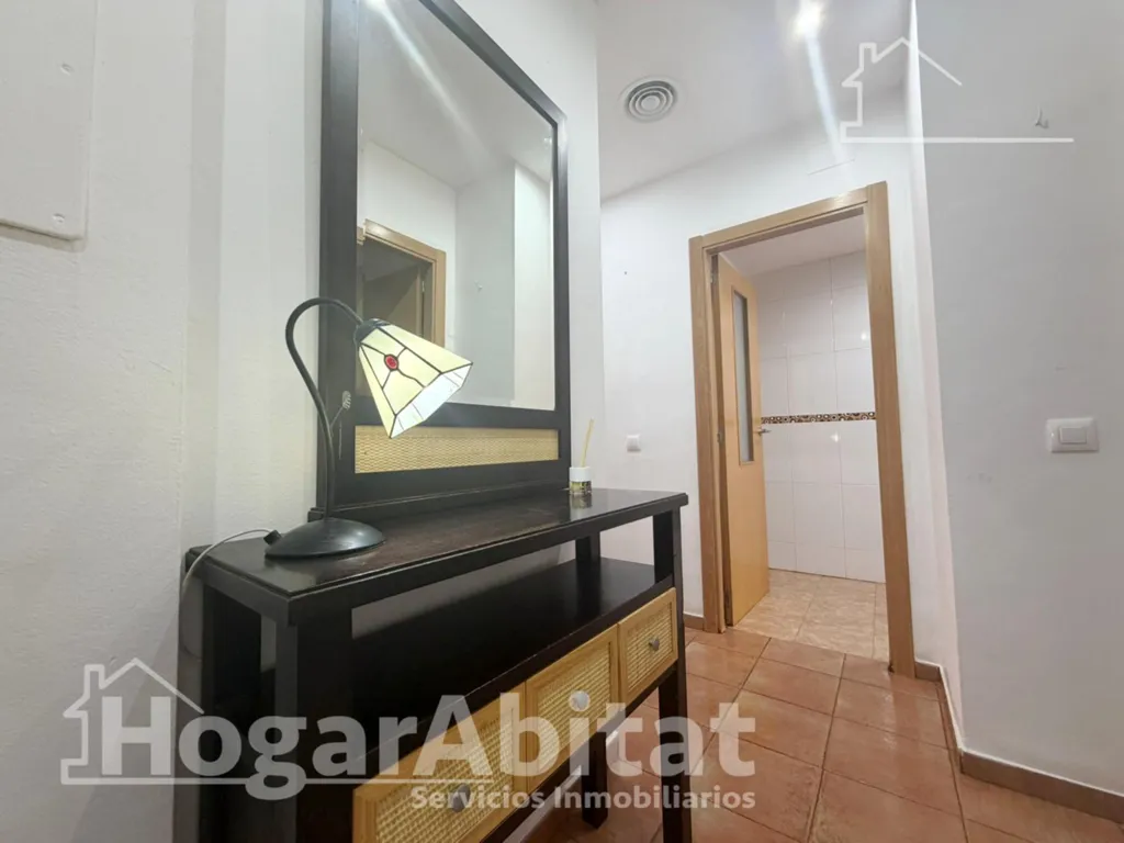 Esik - Semi-Reformed Flat with Patio in Benaguasil
