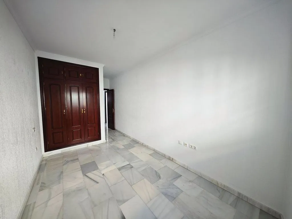 Hallway - Apartment with Balcony in Urban Centre, Chiclana