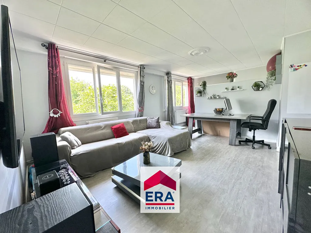 Elutuba - 4-Piece Flat with Parking in Houilles