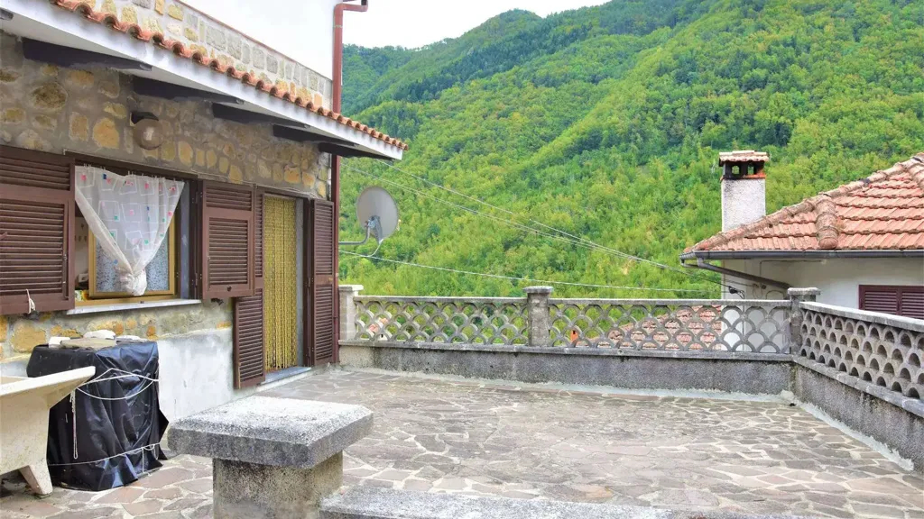 Terrass - Rustic House with Terraced Garden in Comano