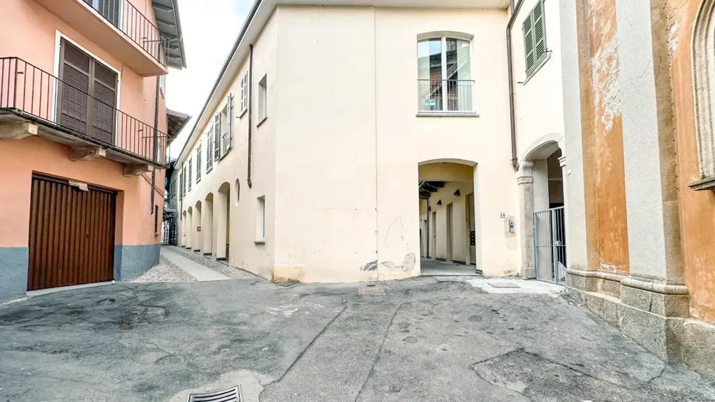 Aed - Rustic Monastery Apartment with Lake View in Cannobio