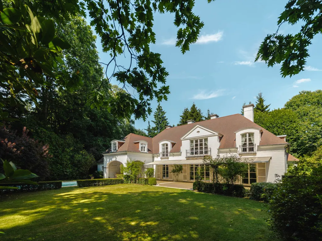 Aed - Classic Villa with Pool in Kraainem