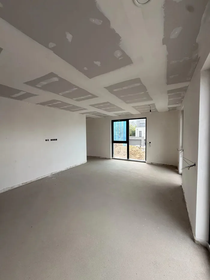 Pièces - Maison en Construction à Oberkorn avec Terrasse