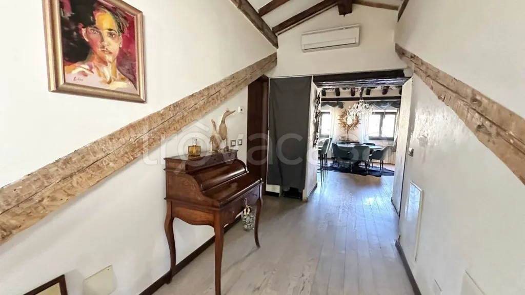 Entrée - Quadruplex with Rooftop Terrace in Trieste