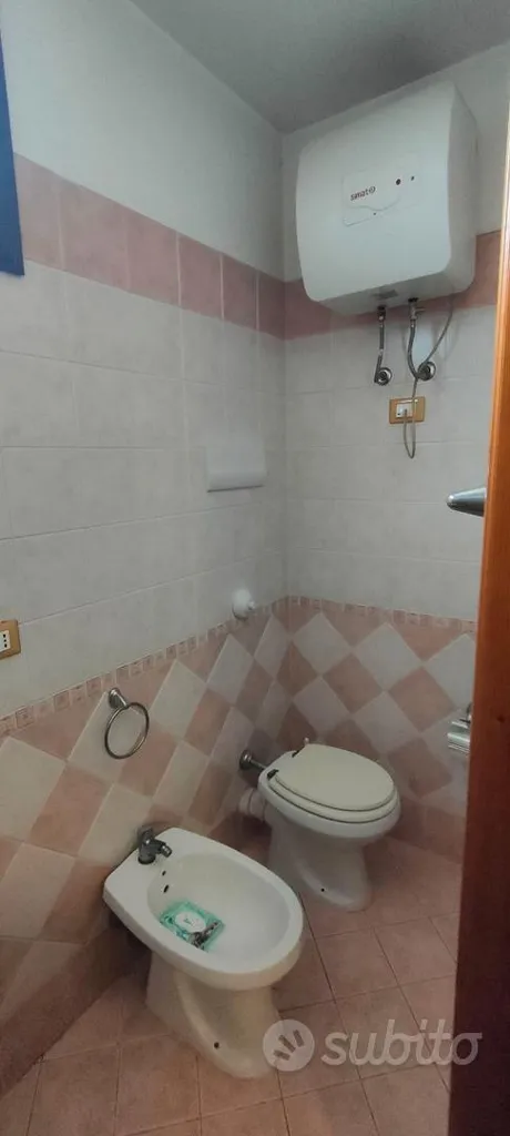 Salles de bain - Terraced House with Commercial Space in Central Location