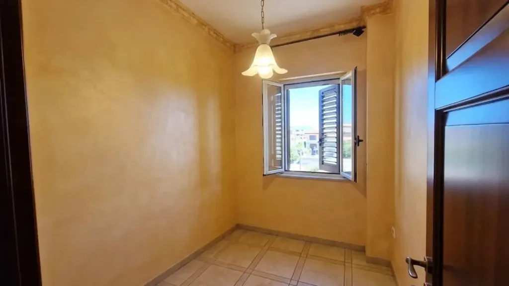 Esik - Apartment with Two Balconies in Curti
