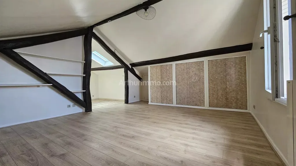Pièces - Studio avec cuisine ouverte à Montlhéry