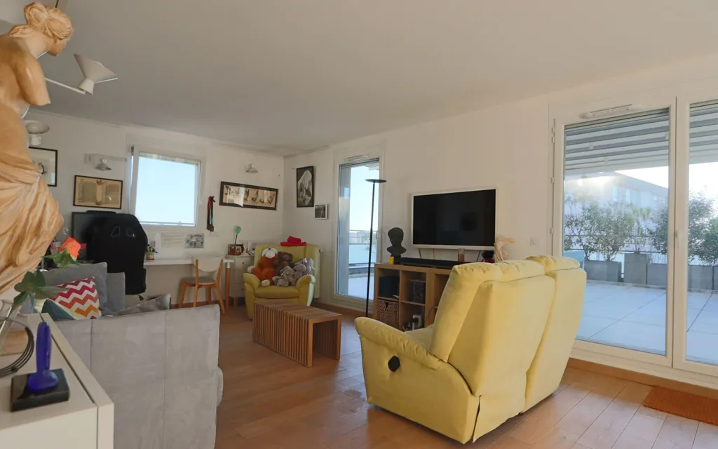 Séjour - Appartement T2 avec Terrasse à Bron