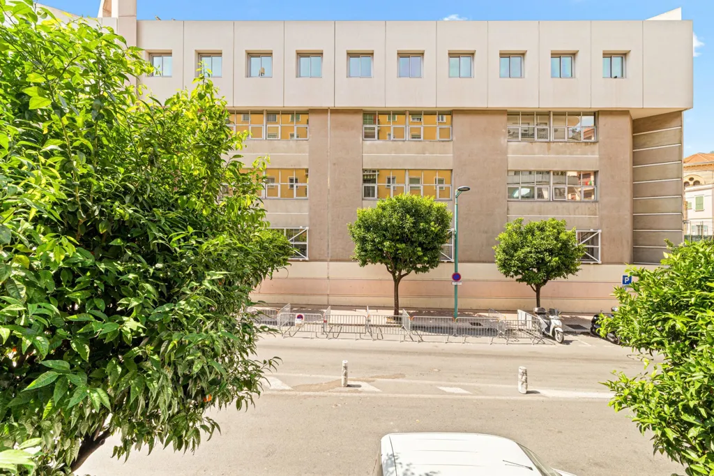 Välivaade - Renovated Flat with Balconies in Menton Centre