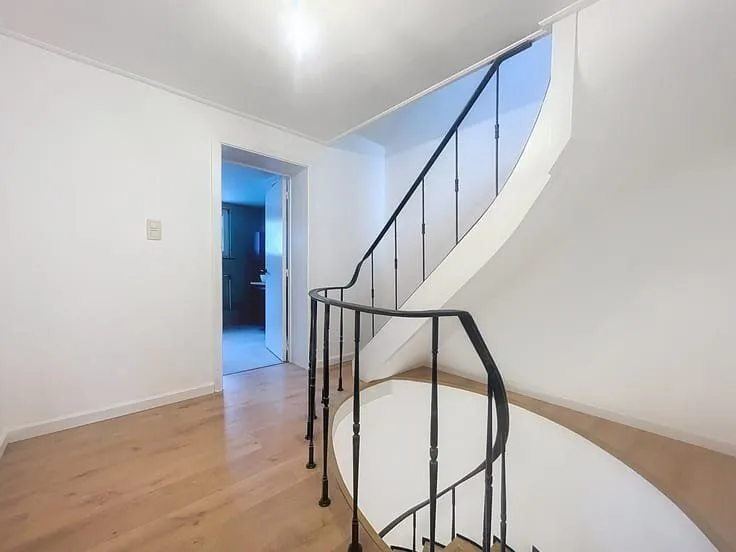 Pièces - Duplex Rénové avec Parking Gratuit à Perwez