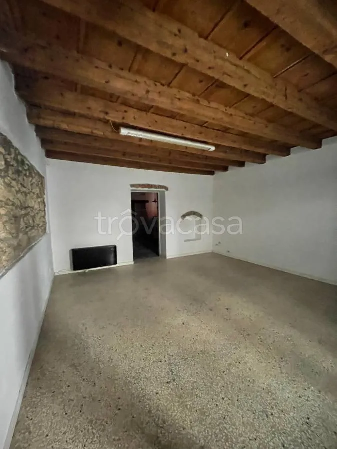 Pièces - Independent House for Renovation in Torino