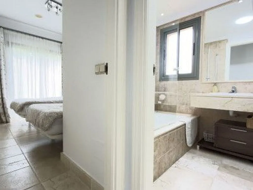 Salles de bain - Apartment with Pool and Terrace in Benatalaya