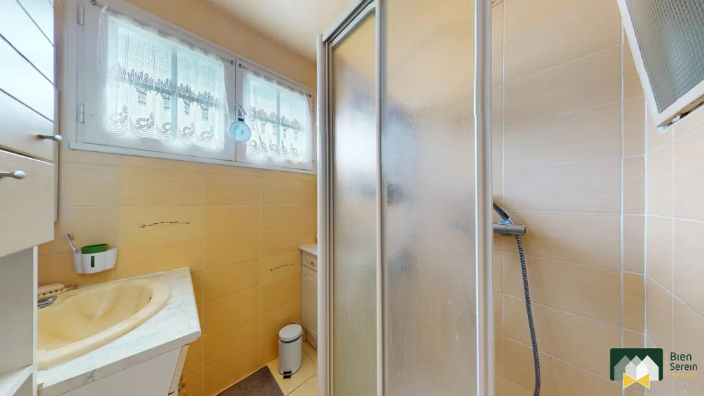Salles de bain - Maison 4 Pièces avec Jardin à Lucé