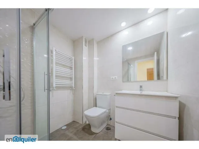 Vannitoad - Fully Renovated Flat with Terrace in Carabanchel