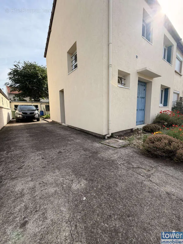 Extérieur - Maison avec jardin et garage à Drancy