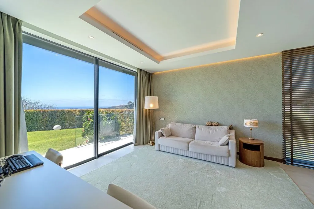 Elutuba - Luxury Villa with Golf Course Views in Los Arqueros
