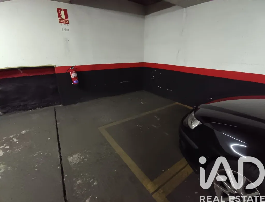 Garage - Secure Garage with Accessibility in Central Madrid