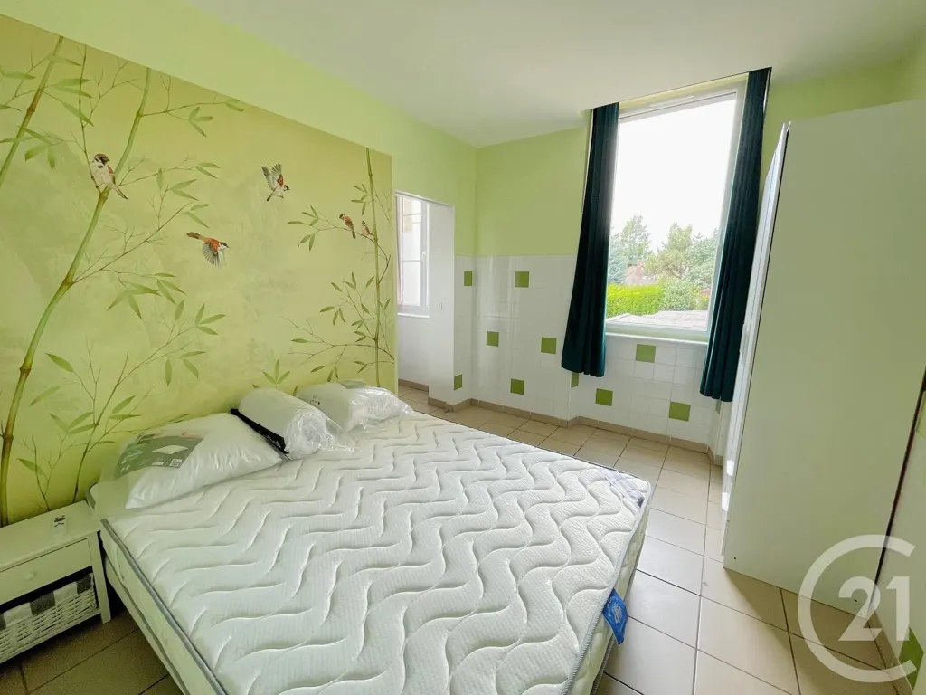 Chambres - Appartement Meublé en Centre Ville à Épernon