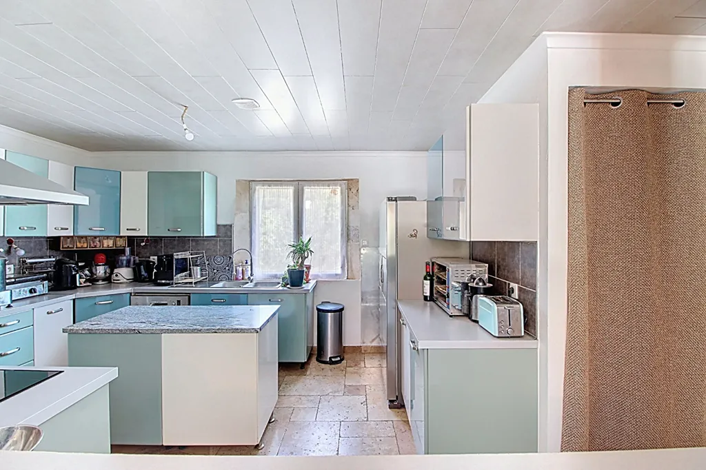Cuisine - Maison avec Piscine et Potentiel d'Agrandissement à Salernes