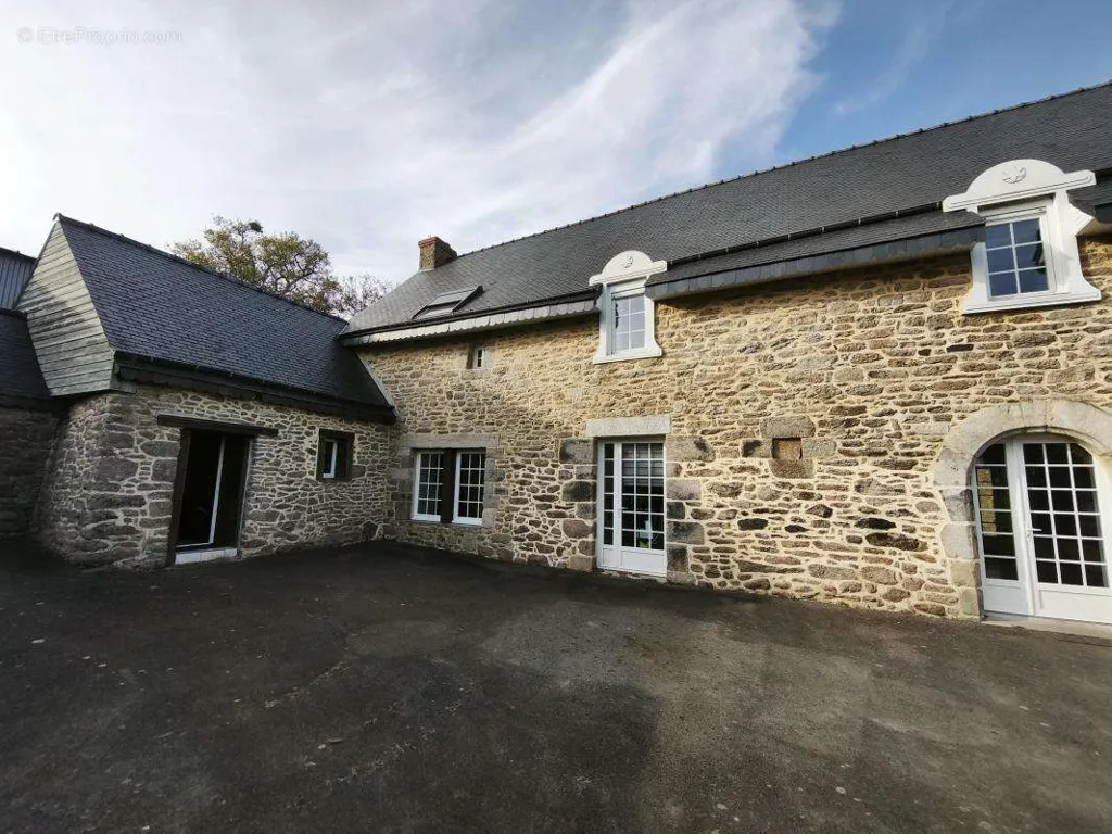 Maison 9 pièces à Plestan