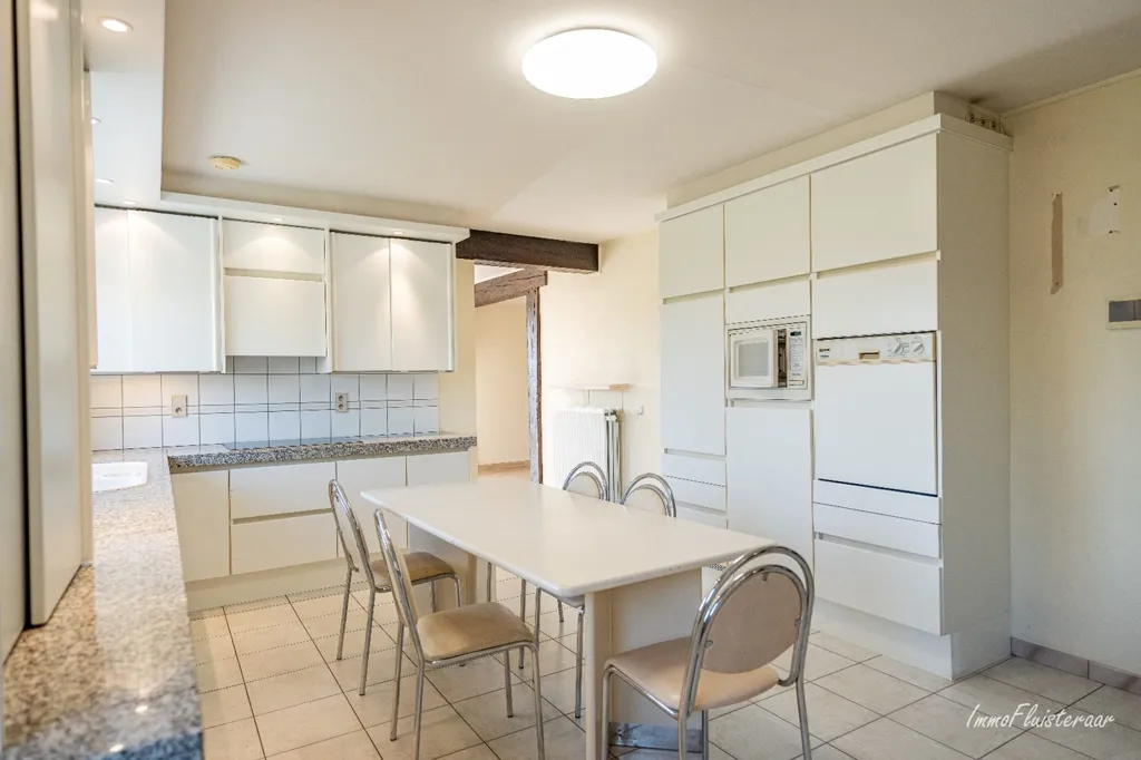 Cuisine - Maison avec Écuries et Piste Extérieure à Bree