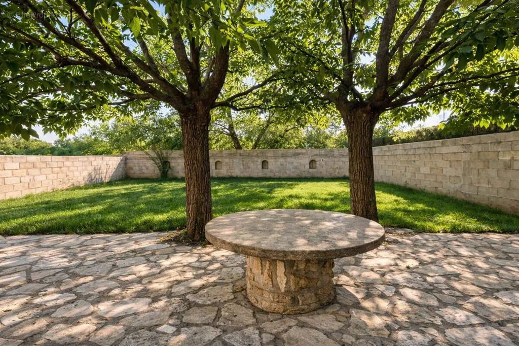 Garden - Divisible Villa with Double Garage in Montarnaud