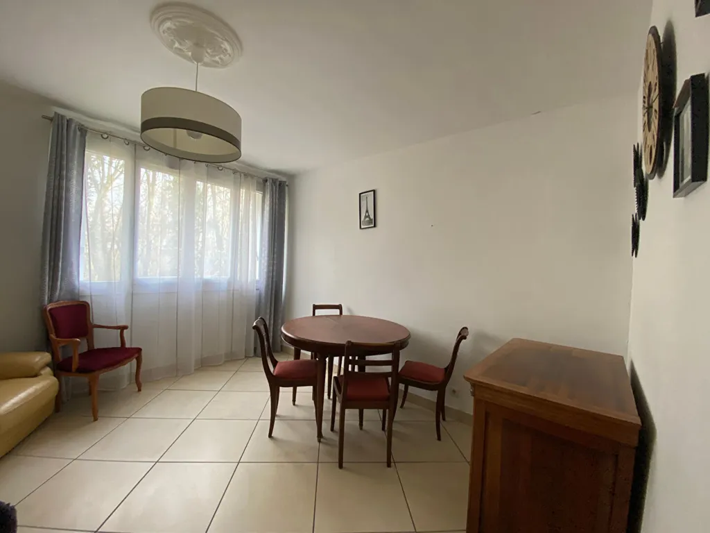 Dining Room - Furnished Flat with Balcony in Saint-Germain-lès-Arpajon