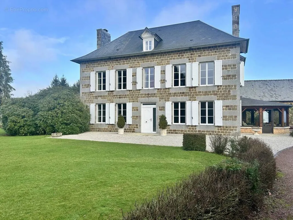 Esterno - Charming Stone House with Gîte in Domjean