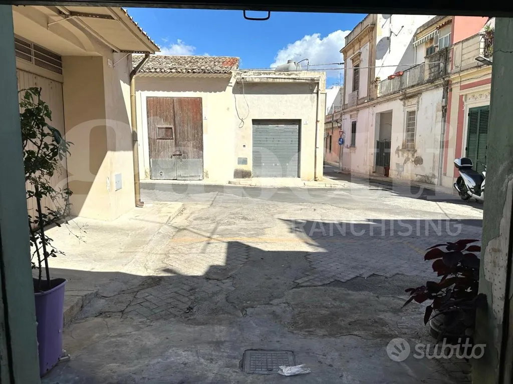 Aed - Independent House in Central Avola