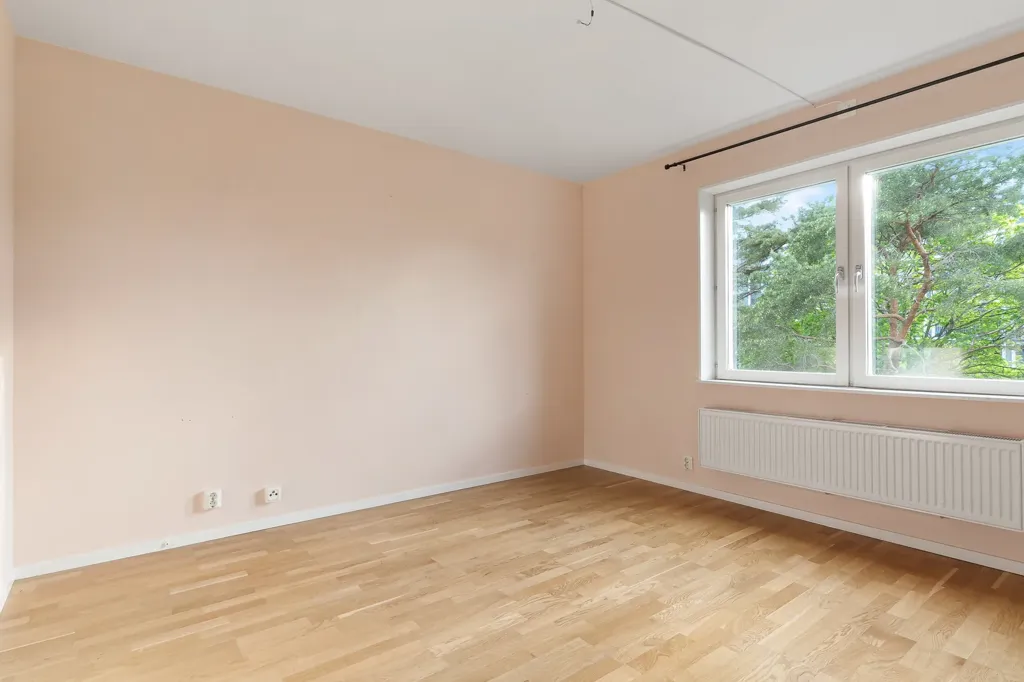 Pièces - Corner Flat with West-Facing Balcony in Norra Ängby