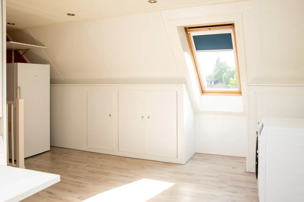 Toad - Semi-Half Corner House with Veranda in Kesteren