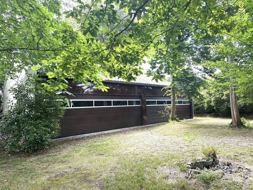 Garage - Propriété avec Spa de Nage et Parc à l'Ouest de Tours