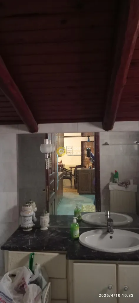 Vannitoad - Business Premises with Pool in Korydallos