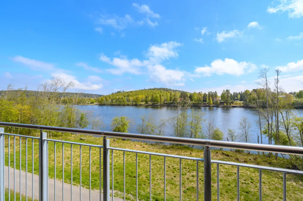 Balcon - Modern Flat with Ljungan View in Kvissleby