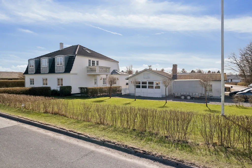 Extérieur - Patrician Villa with Solar Panels in Laurbjerg