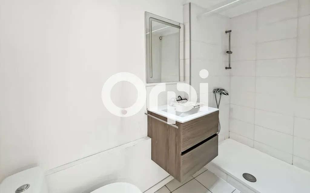 Bathrooms - Atypical 2-Bedroom House in Bergues