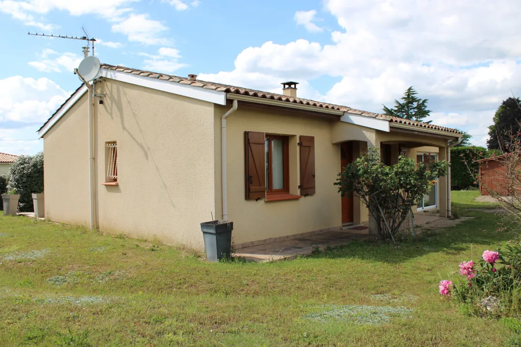 Extérieur - Maison Individuelle avec Grand Terrain Clôturé