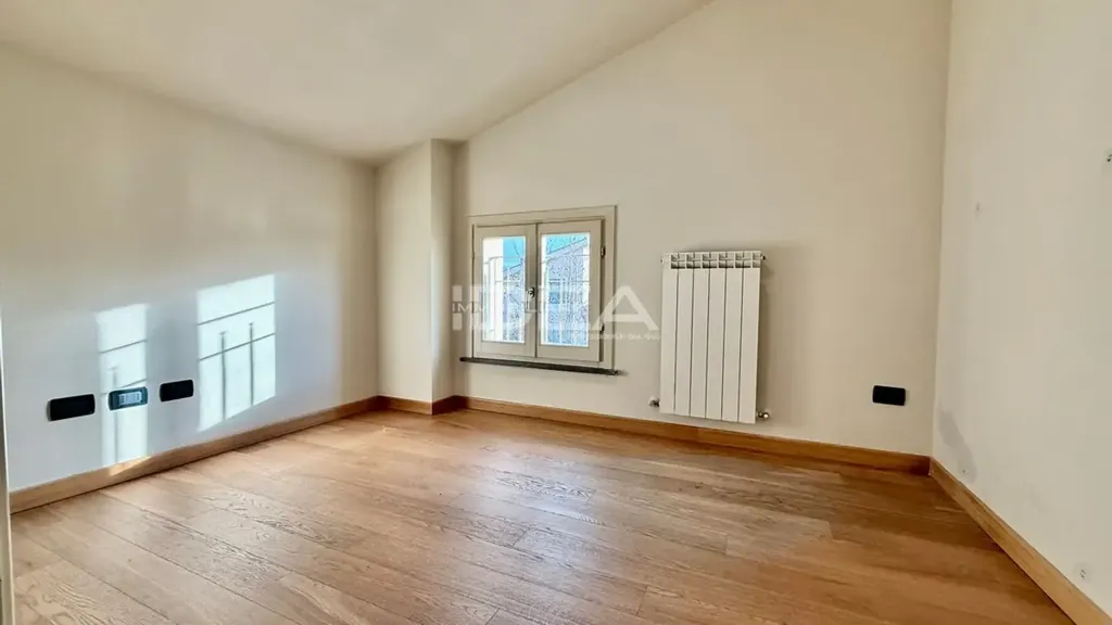 Rooms - Contemporary Villa with Balconies in Lucca
