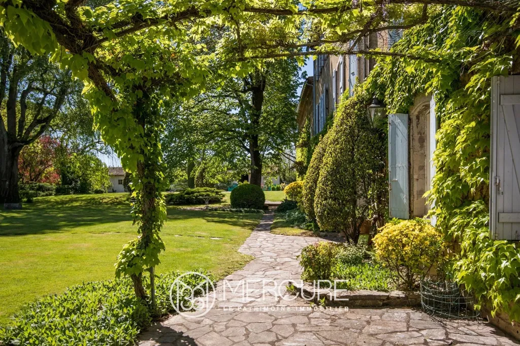 Aed - 1810s House with Park in Castres Centre