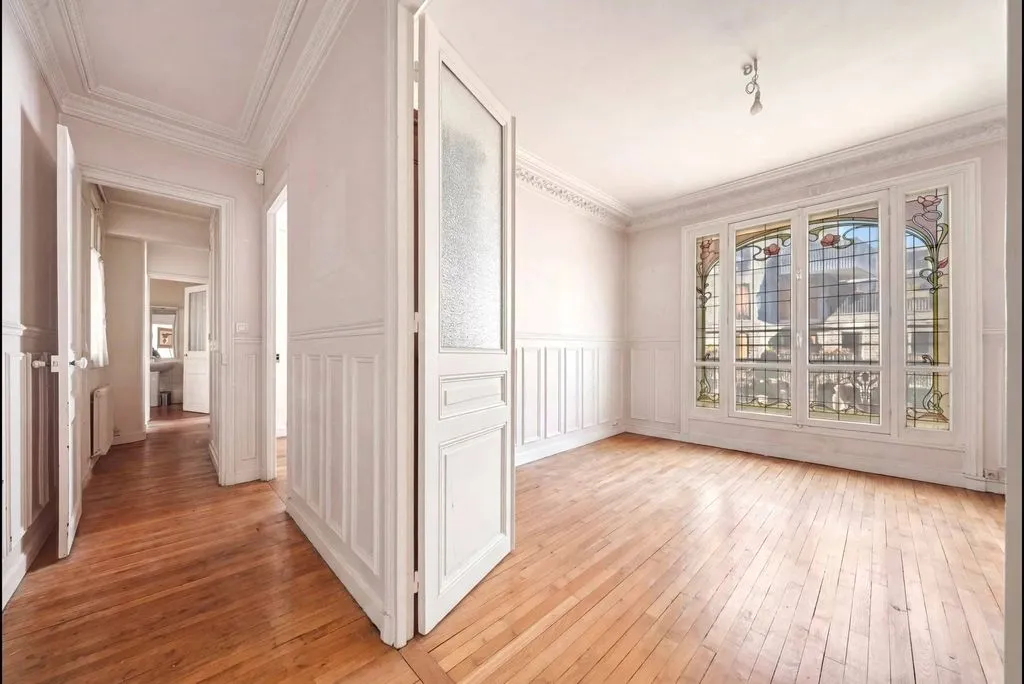 Living Room - Luxury Apartment in Haussmannian Building, Paris