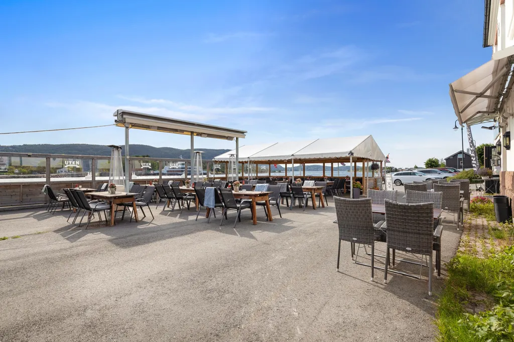 Terrasse - Restaurant with Waterfront in Svelvik