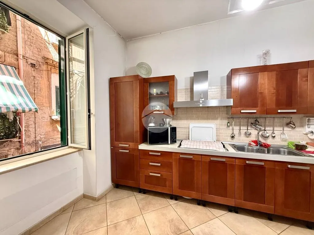 Cucina - Palazzo with Multiple Units in Vico della Tofa, Naples