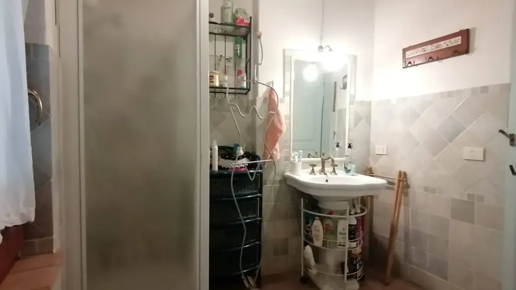 Salles de bain - Restored Townhouse with Balconies in Collazzone