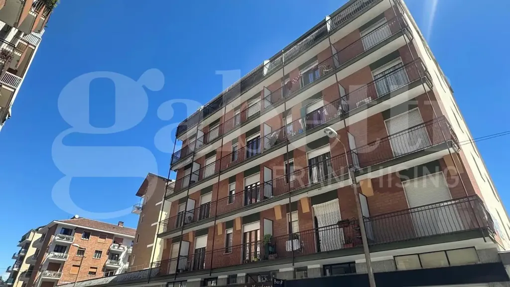 Välivaade - Rear-Facing Triplex in Turin