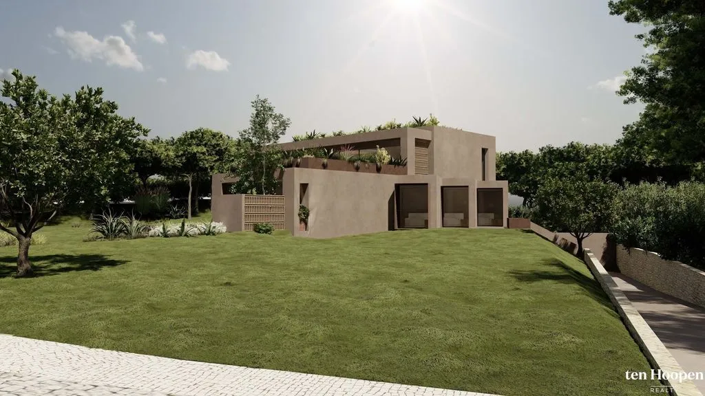 Development Land with Golf Course Access in Odiáxere