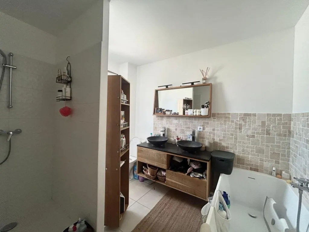 Bathrooms - Mediterranean Villa with Pool in Bouzigues