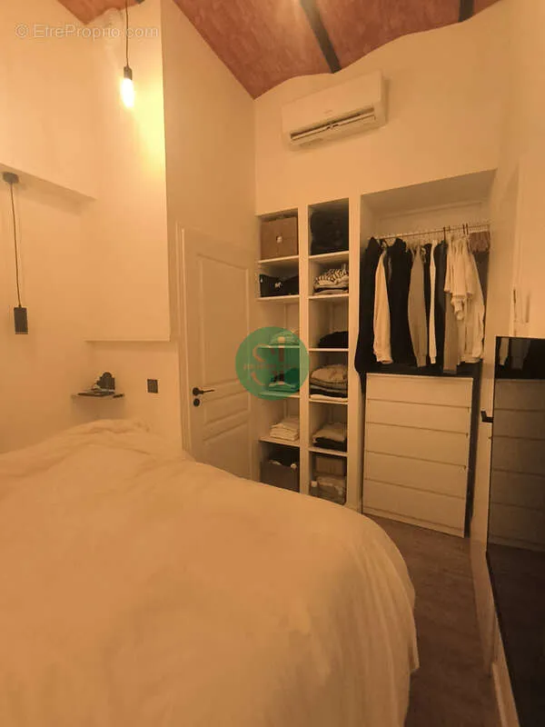 Chambres - Appartement Rénové avec Climatisation à Bandol